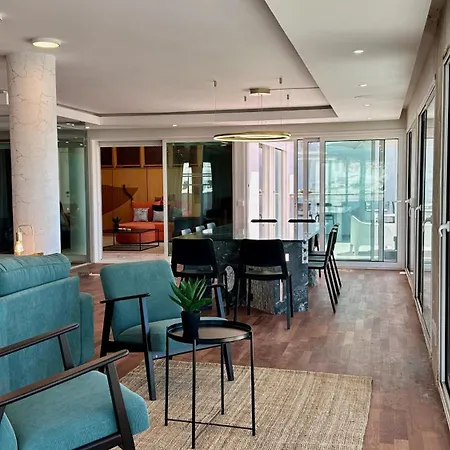 Ocean Drive - Near The - 14 Pax - Apartment *