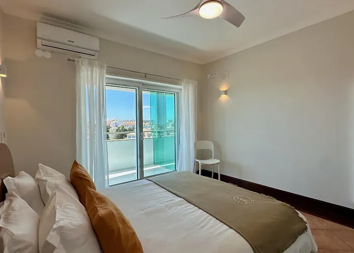 Ocean Drive - Near The - 14 Pax - *