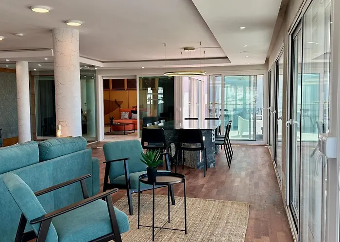 Ocean Drive - Near The - 14 Pax - Apartment *